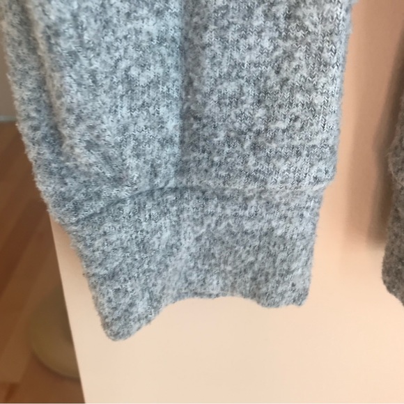 Very soft fleece V neck sweater for Fall/winter. - Picture 2 of 5